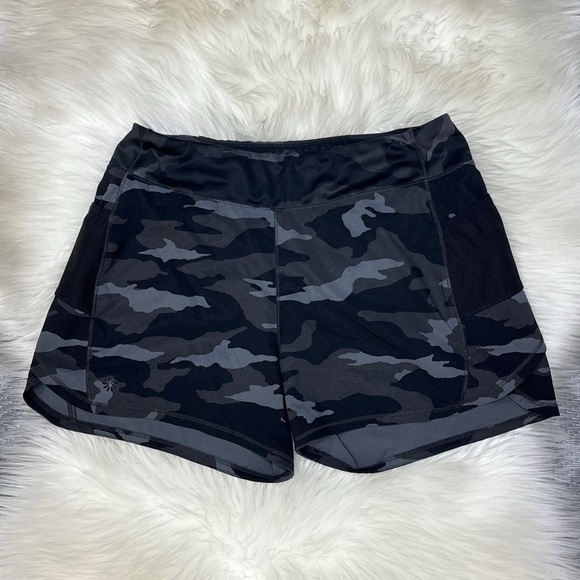 ⭐️Athleta Girl Record Breaker 3" Shorts in Black Camo [400] - Picture 3 of 10